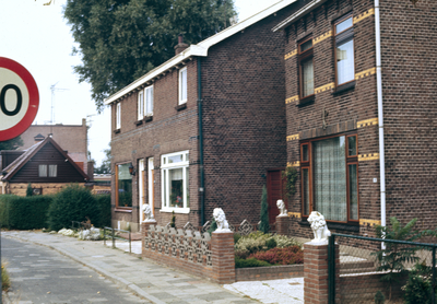 21343 Gezicht op de voorgevels van de panden Amsterdamsestraatweg 831-hoger te Utrecht.